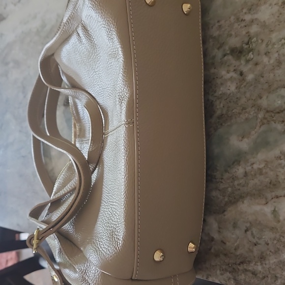 Beautiful leather cross body bag 13.5 wide x 10 high x 6 deep - Picture 3 of 4